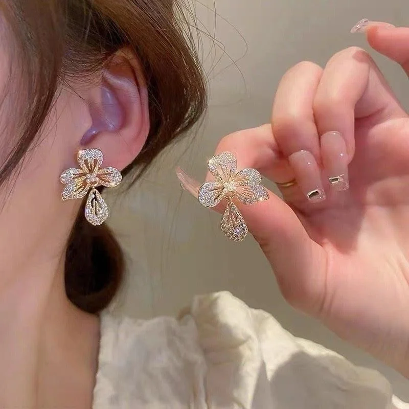EBH316 ZHL Flower Teardrop Earrings Pair
